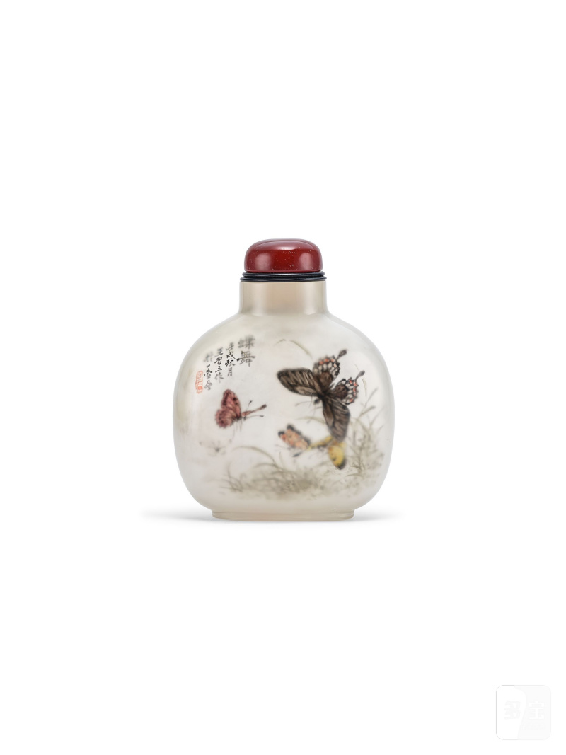 壬戌年（1982）　王習三作瑪瑙內畫「蝶舞」及「魚游淺底」鼻煙壺 | AN INSIDE PAINTED AGATE 'BUTTERFLY AND CARP' SNUFF BOTTLE - 图3